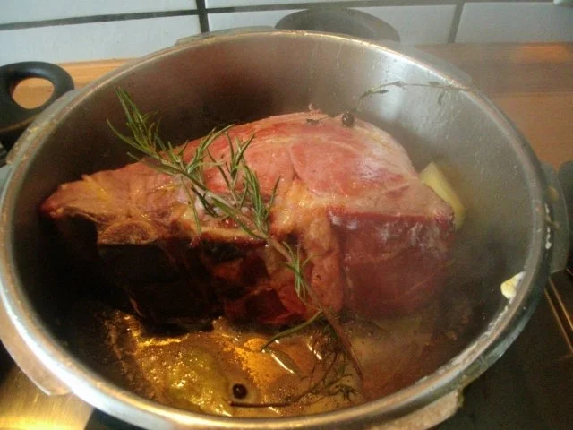 Rezept: Kasselerbraten in Rotweinsoße Bild Nr. 6 Kasselerbraten in Rotweinsoße - Rezept - Bild Nr. 6
