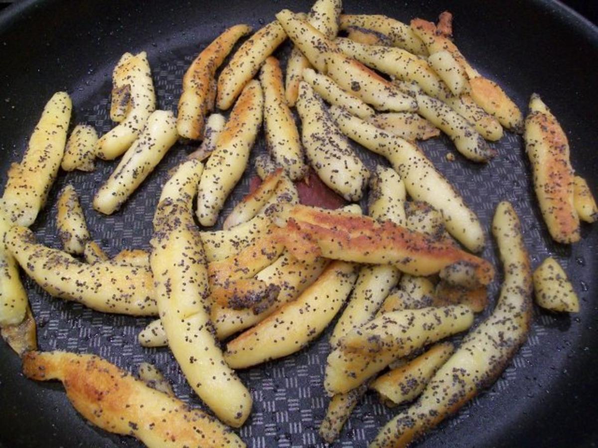 4h Ferkel/ Haselnuss-Wirsing/ Mohn-Schupfnudeln - Rezept - kochbar.de