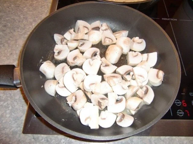 Rezept: Schweinefilet mit gerösteten Zwiebeln und Champignons à la Heiko Bild Nr. 4 Schweinefilet mit gerösteten Zwiebeln und Champignons à la Heiko - Rezept - Bild Nr. 4