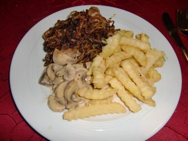 Rezept: Schweinefilet mit gerösteten Zwiebeln und Champignons à la Heiko Bild Nr. 8 Schweinefilet mit gerösteten Zwiebeln und Champignons à la Heiko - Rezept - Bild Nr. 8