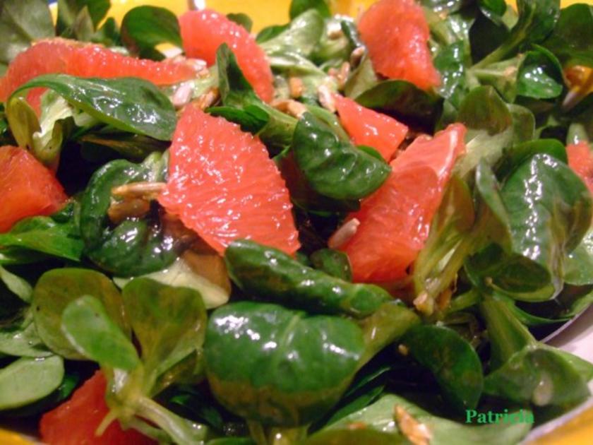 Feldsalat mit Blutorangenfilets und karamellisierten Sonnenblumenkernen ...