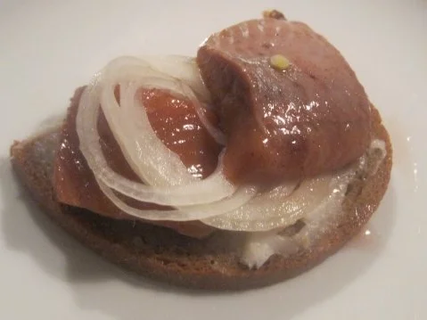 Hering rot auf,s Brot, ein Essen für den Abend - Rezept