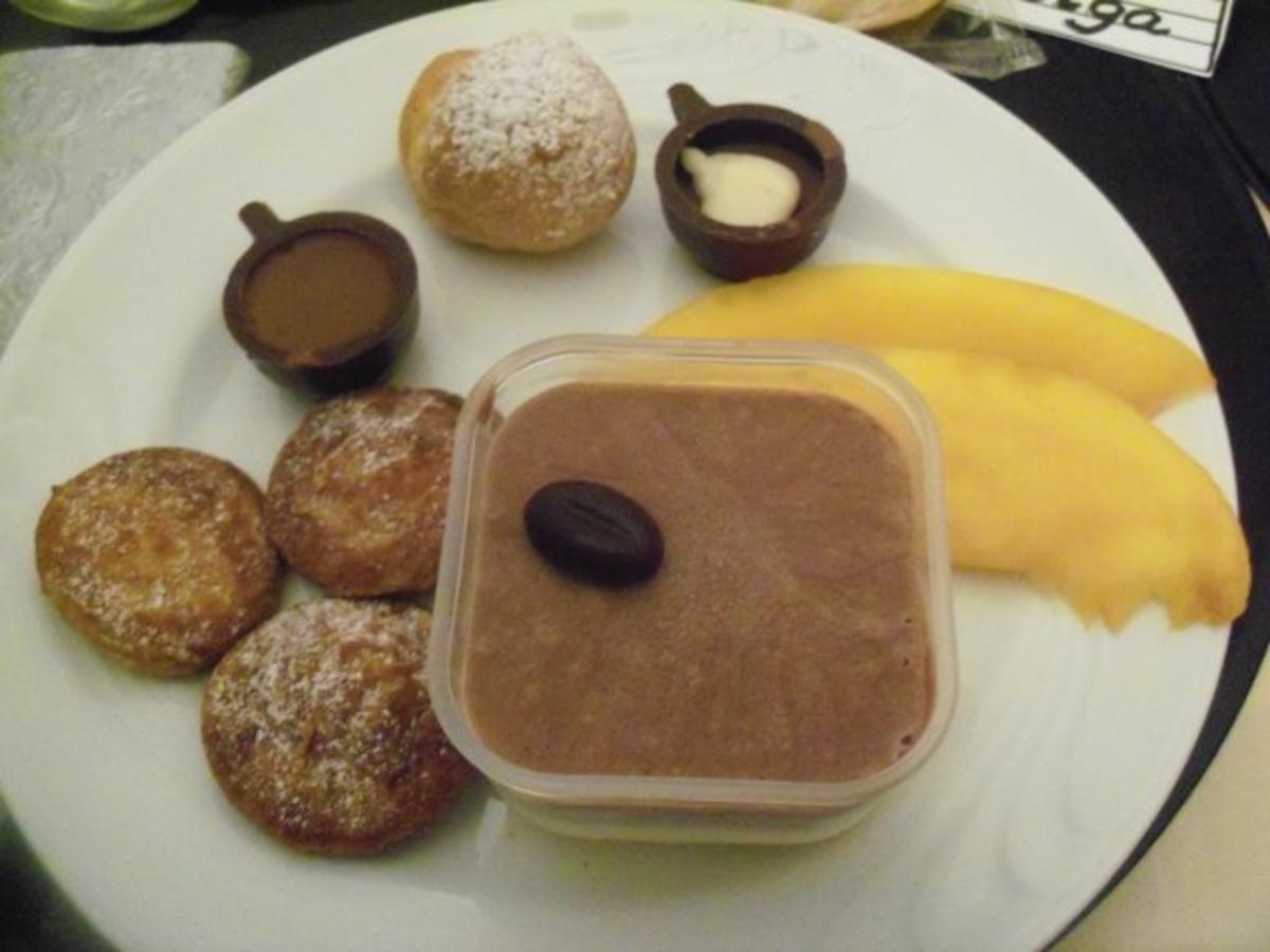 Bilder für Dessert - Poffertjes mit beschwipstem Eis - Rezept