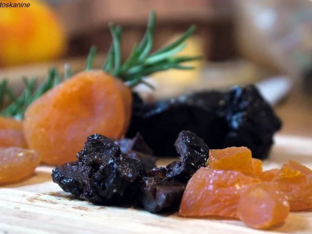 Schweinefilet mit beschwipstem Trockenobst, Spätzle und Rosenkohl - Rezept - Bild Nr. 2