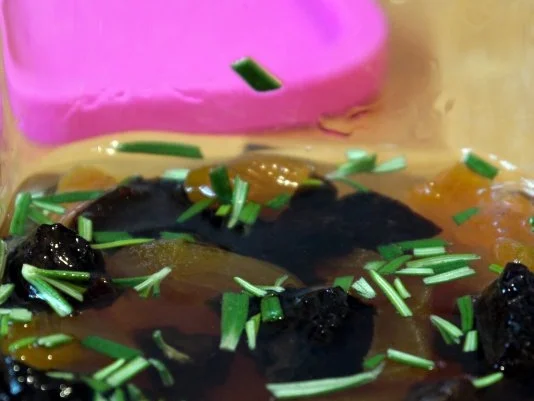 Schweinefilet mit beschwipstem Trockenobst, Spätzle und Rosenkohl - Rezept - Bild Nr. 3