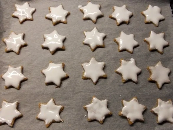 Rezept: Zimtsterne Bild Nr. 4 Zimtsterne - Rezept - Bild Nr. 4