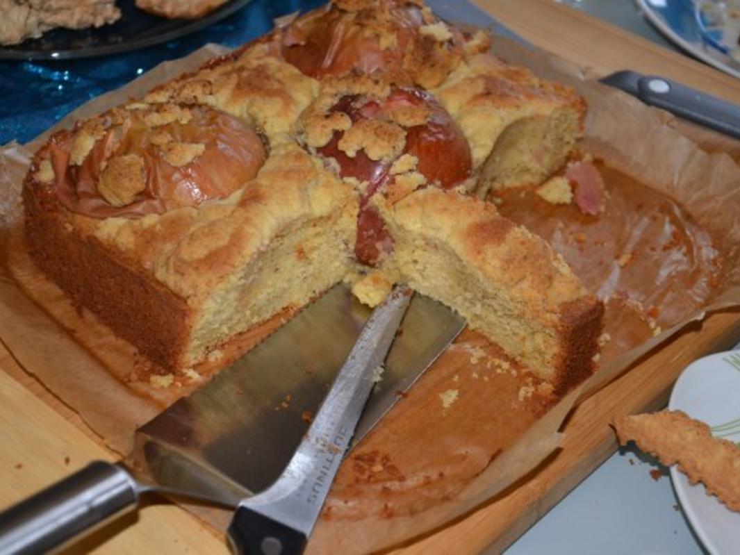 Backapfel-Marzipankuchen mit Vanillesauce - Rezept - kochbar.de