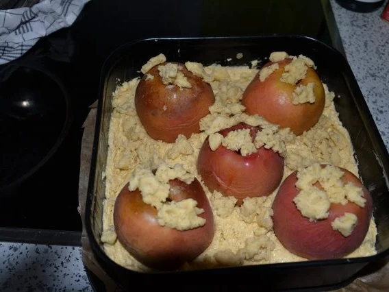 Backapfel-Marzipankuchen mit Vanillesauce - Rezept - Bild Nr. 4