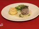 Kalbsfilet mit Kräuterfüllung, dazu Polenta-Törtchen und Rosenkohl - Rezept