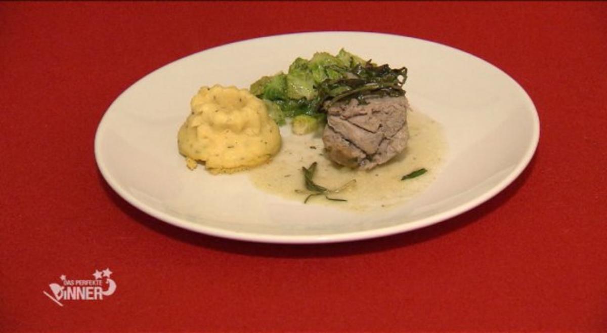 Bilder für Kalbsfilet mit Kräuterfüllung, dazu Polenta-Törtchen und Rosenkohl - Rezept