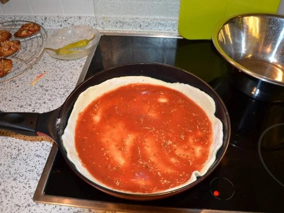 Rezept: Pfannenpizza Bild Nr. 5 Pfannenpizza - Rezept - Bild Nr. 5