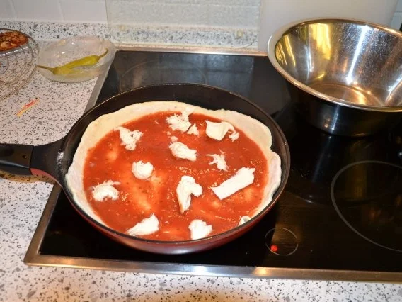 Rezept: Pfannenpizza Bild Nr. 4 Pfannenpizza - Rezept - Bild Nr. 4