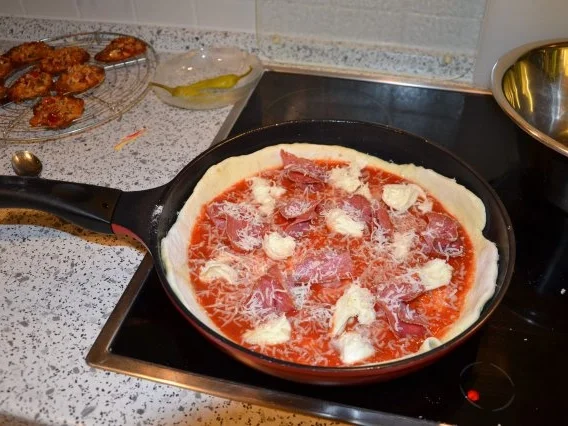 Rezept: Pfannenpizza Bild Nr. 3 Pfannenpizza - Rezept - Bild Nr. 3