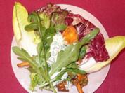 Salat mit warmen Pfifferlingen und Petersilienschmand - Rezept