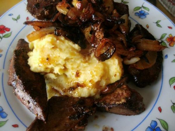 Kartoffelbrei mit Leber und Zwiebelringen - einfach - 49 kcal/100g