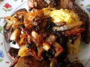 Kartoffelbrei mit Leber und Zwiebelringen - Rezept