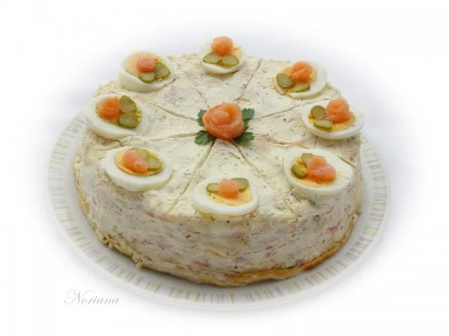 Rezept: Pikante Crepes - Torte mit Räucherlachs Pikante Crepes - Torte mit Räucherlachs - Rezept