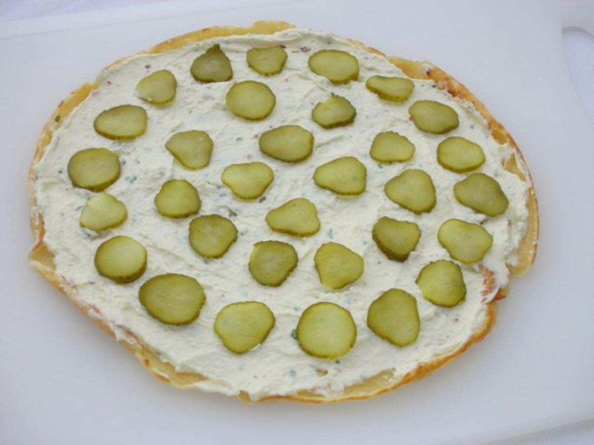 Pikante Crepes - Torte mit Räucherlachs - Rezept - kochbar.de
