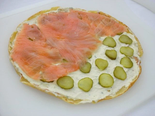 Rezept: Pikante Crepes - Torte mit Räucherlachs Bild Nr. 9 Pikante Crepes - Torte mit Räucherlachs - Rezept - Bild Nr. 9