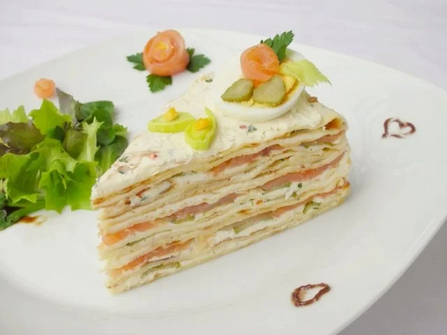 Rezept: Pikante Crepes - Torte mit Räucherlachs Bild Nr. 16 Pikante Crepes - Torte mit Räucherlachs - Rezept - Bild Nr. 16