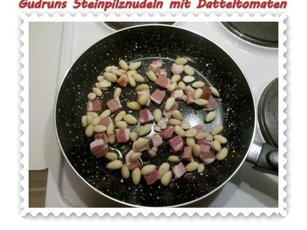 Rezept: Nudeln: Steinpilznudeln mit Datteltomaten, Speck und Parmesan Bild Nr. 3 Nudeln: Steinpilznudeln mit Datteltomaten, Speck und Parmesan - Rezept - Bild Nr. 3