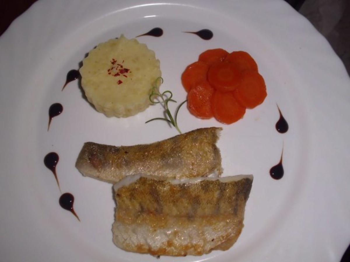 Bilder für Zander mit Zitronen-Kartoffelstampf und glasierten Karotten - Rezept