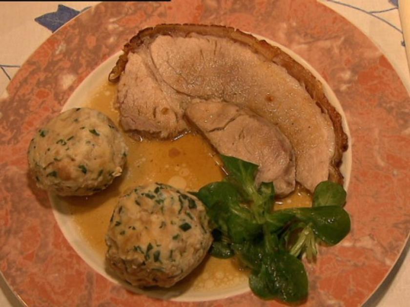 Bayerischer Schweinebraten mit Semmelknödel - Rezept mit Video - kochbar.de