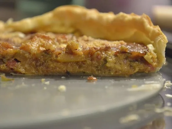 Rezept: Roqueforttarte mit karamellisierter Speck-Birne Roqueforttarte mit karamellisierter Speck-Birne - Rezept