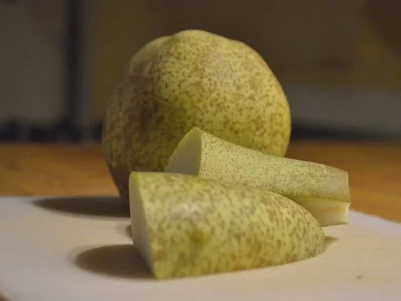 Rezept: Roqueforttarte mit karamellisierter Speck-Birne Bild Nr. 2 Roqueforttarte mit karamellisierter Speck-Birne - Rezept - Bild Nr. 2