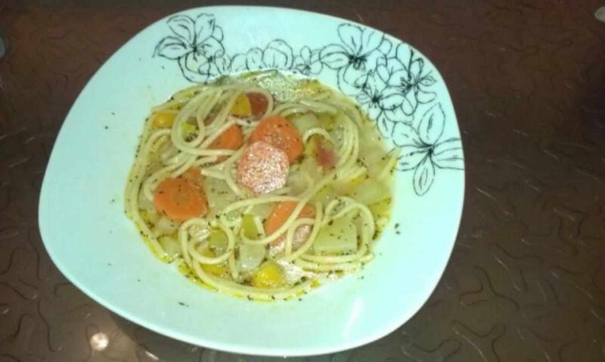 Gemüse-Nudel-Suppe - Rezept mit Bild - kochbar.de