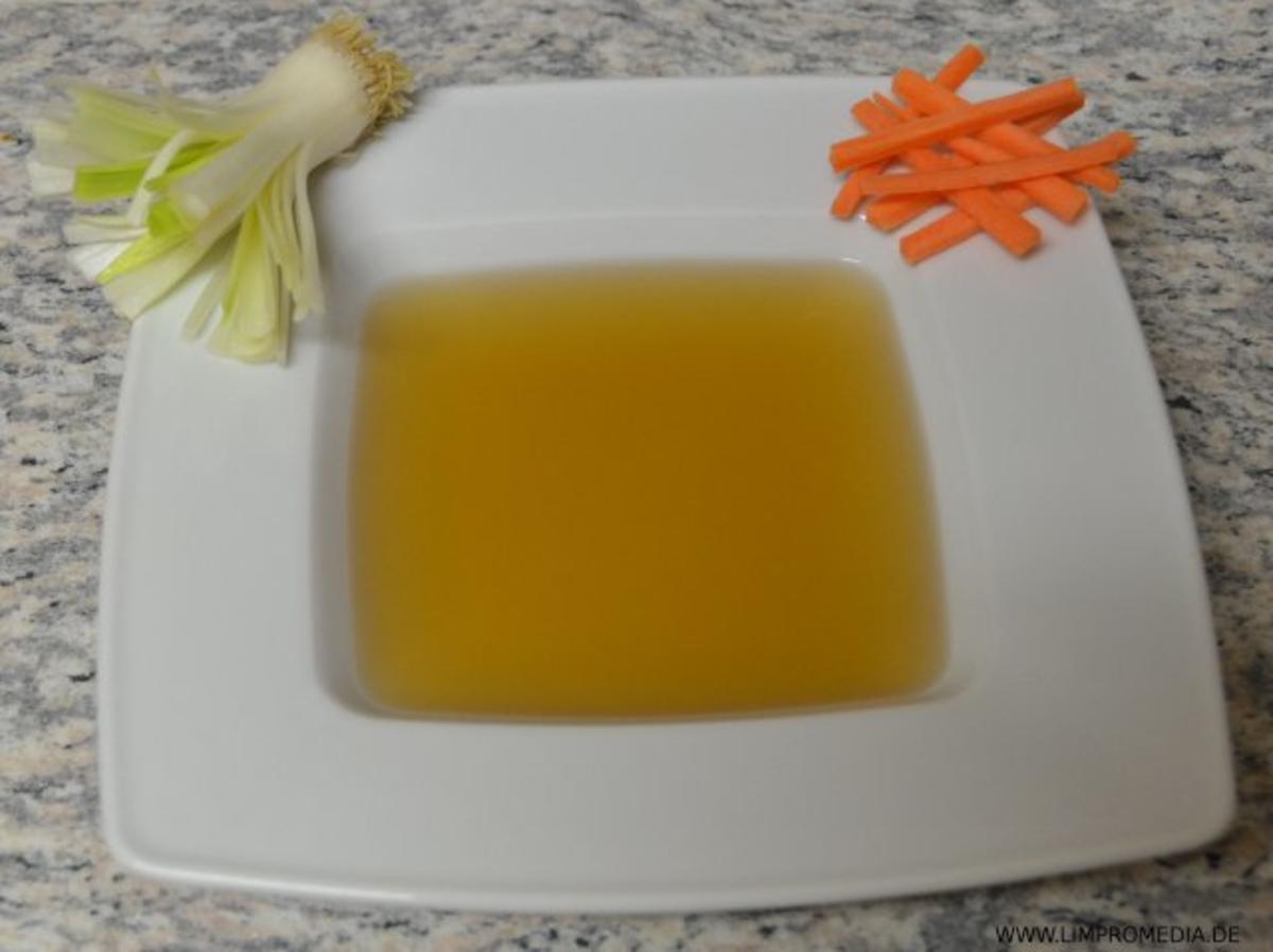 klare Rinder Consommé - Rezept