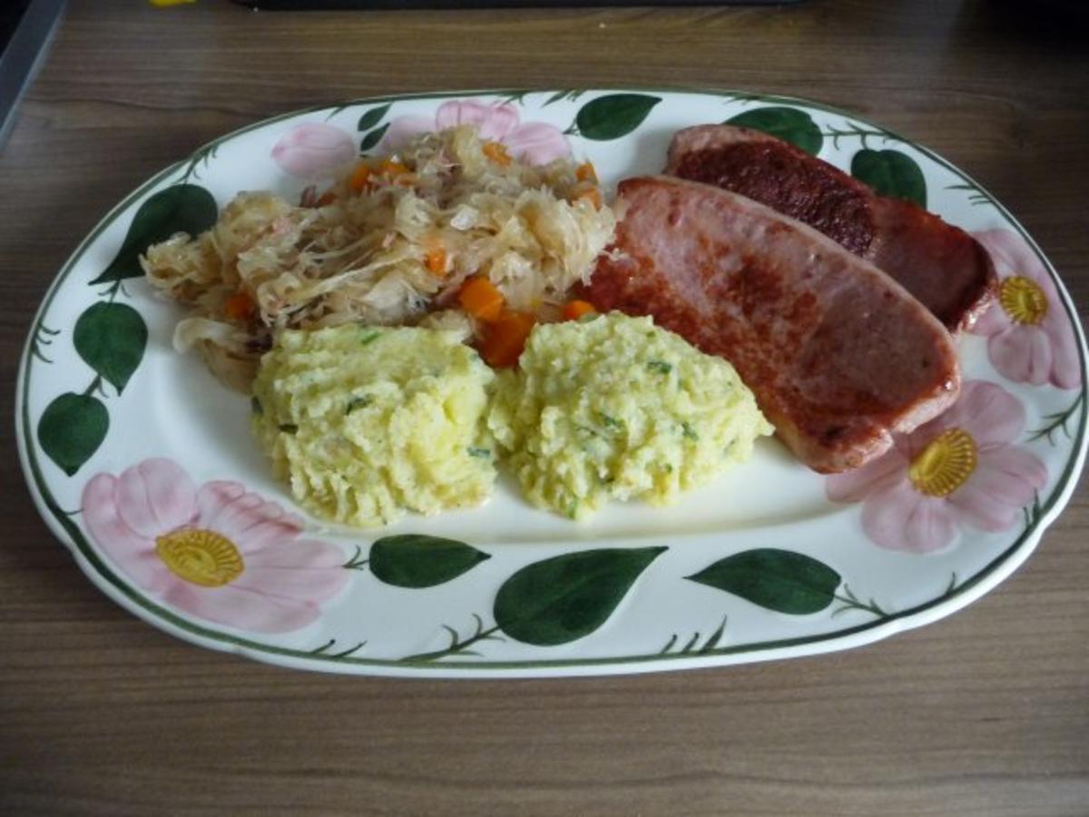 Schwein : Gebratene Jagdwurst - Sauerkraut und selbstgemachtes Kartoffelpüree - Rezept