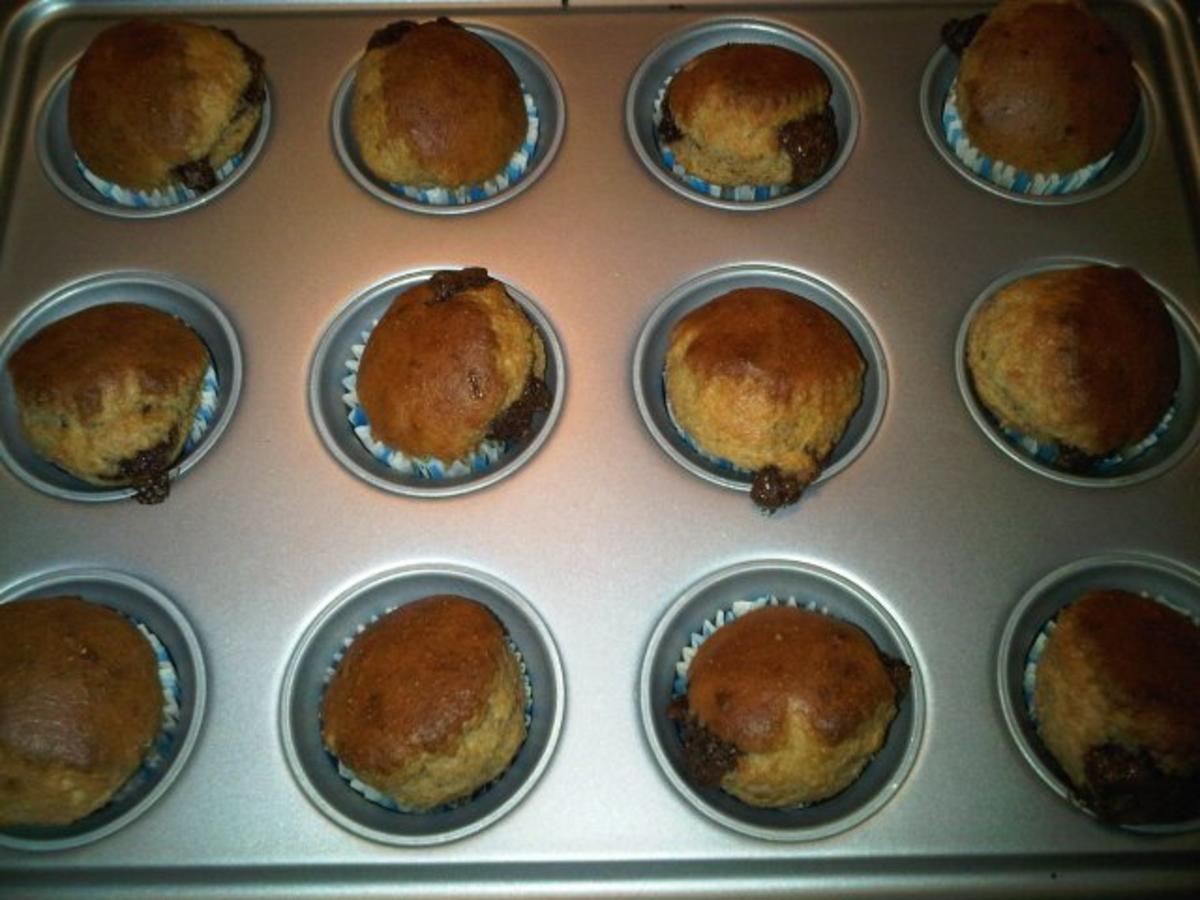 Bilder für Hefe-Muffins mit Schokokern - Rezept