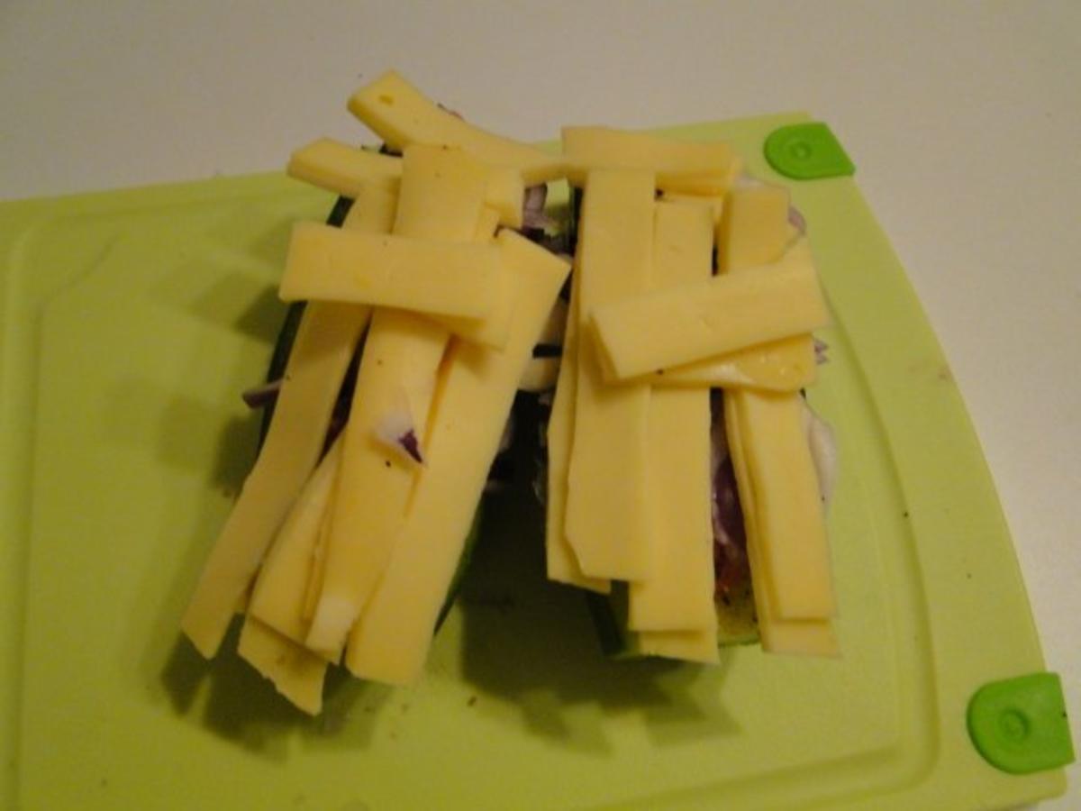 Gurke gefüllt mit Hack und mit Käse leicht überbacken - Rezept - Bild Nr. 6