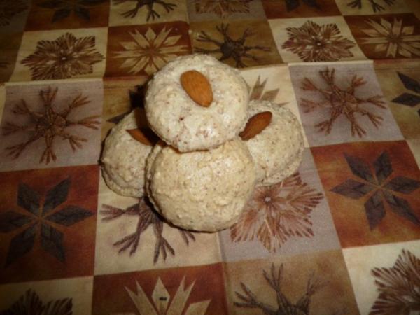 Mandelmakronen ergibt ca. 40 Stück - Rezept mit Bild