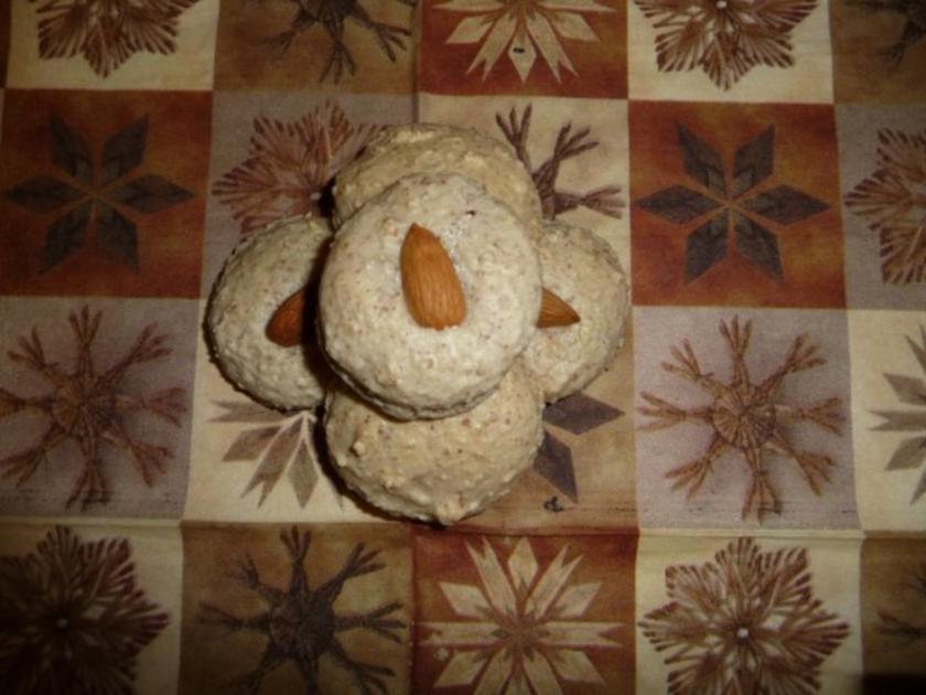Mandelmakronen ergibt ca. 40 Stück - Rezept mit Bild