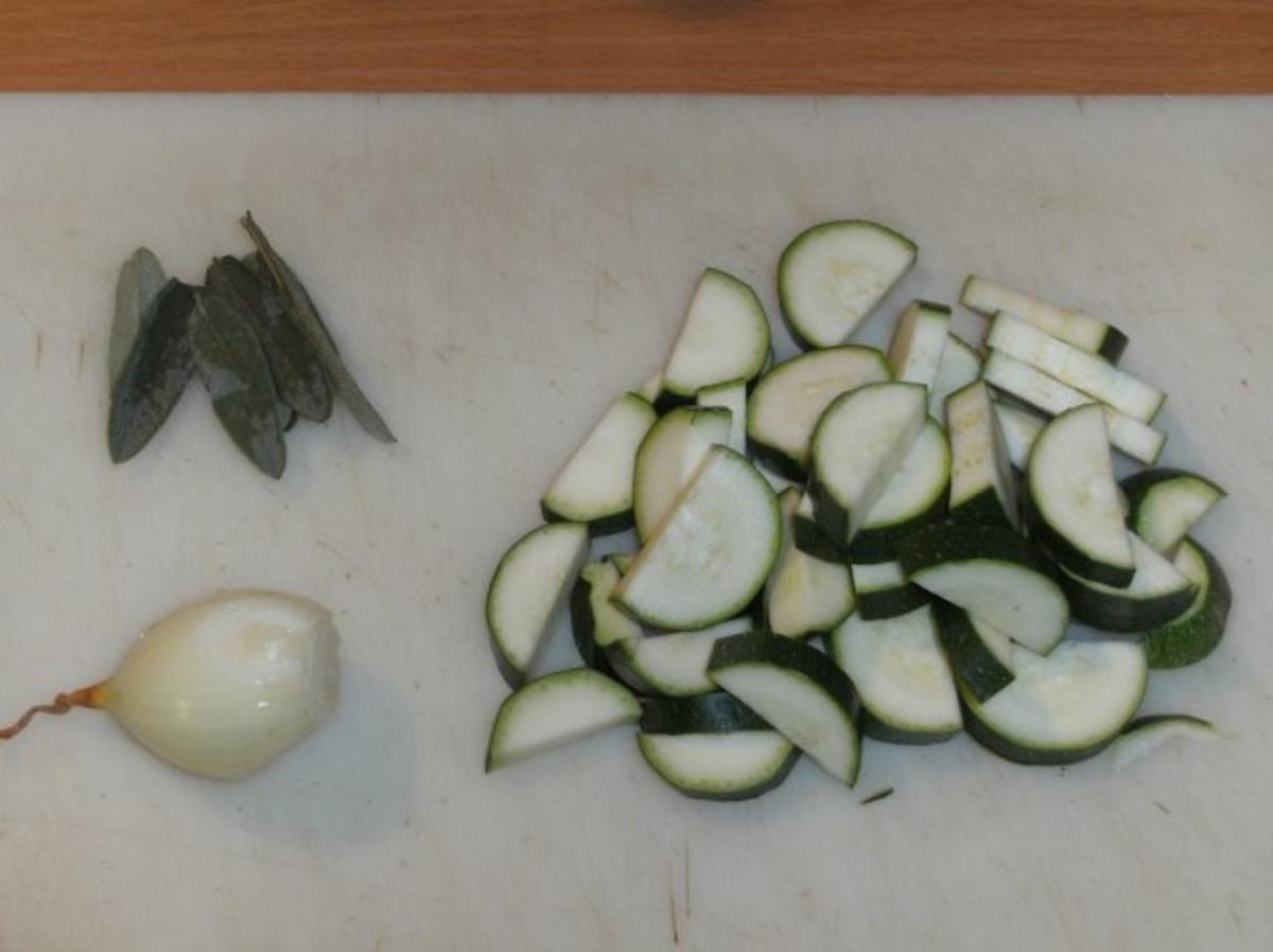 Beilage: Zucchinigemüse mit Mischpilzen - Rezept - kochbar.de