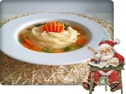 Weihnachtliche Hühnersuppe mit Nestnudeln - Rezept