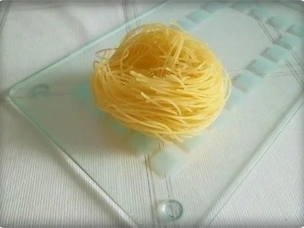 Weihnachtliche Hühnersuppe mit Nestnudeln - Rezept - Bild Nr. 2