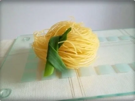 Weihnachtliche Hühnersuppe mit Nestnudeln - Rezept - Bild Nr. 6