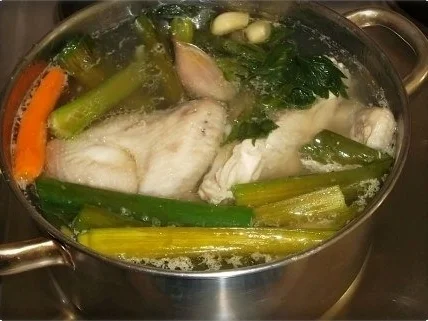 Weihnachtliche Hühnersuppe mit Nestnudeln - Rezept - Bild Nr. 8