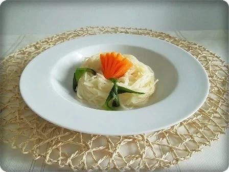 Weihnachtliche Hühnersuppe mit Nestnudeln - Rezept - Bild Nr. 13