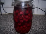 Hinbeerlikör aufgesetzt - Rezept