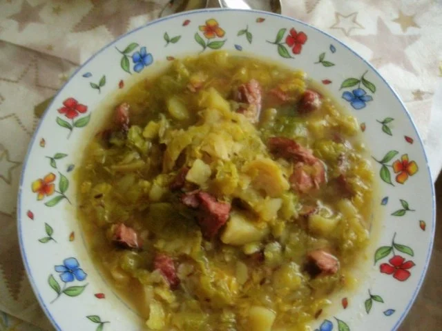 Rosenkohleintopf mit geräucherten Rippchen - Rezept