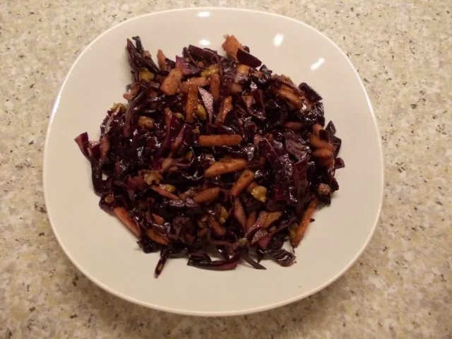 Rotkrautsalat mit Äpfeln und Walnüssen - Rezept