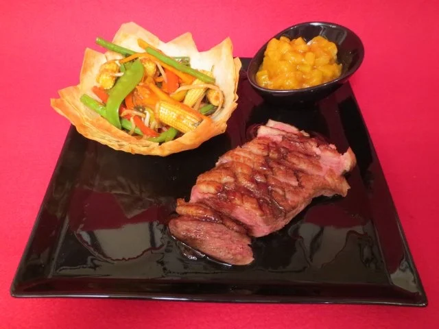 Ente mit Balsamicoreduktion, Wokgemüse und Ananas-Chutney - Rezept