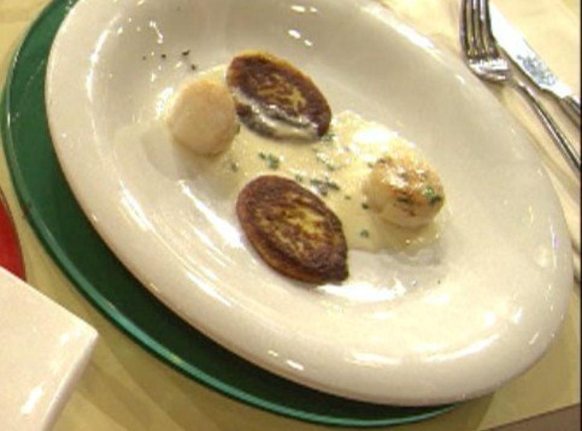 Jakobsmuscheln mit getrüffeltem Kartoffelküchlein (Marc Bator) - Rezept ...