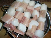 Lachs- und Jakobsmuscheln vom Spiess auf roten Linsen - Rezept