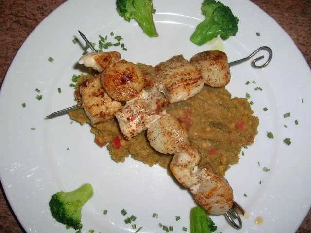 Lachs- und Jakobsmuscheln vom Spiess auf roten Linsen - Rezept - Bild Nr. 5