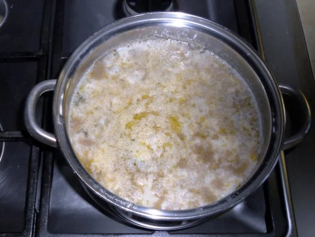 Rezept: Anleitung zum KLÄREN von Hühnerbrühe - für "Ostpr. Festtagssuppe" (Rzpt. um 1910) Bild Nr. 4 Anleitung zum KLÄREN von Hühnerbrühe - für "Ostpr. Festtagssuppe" (Rzpt. um 1910) - Rezept - Bild Nr. 4